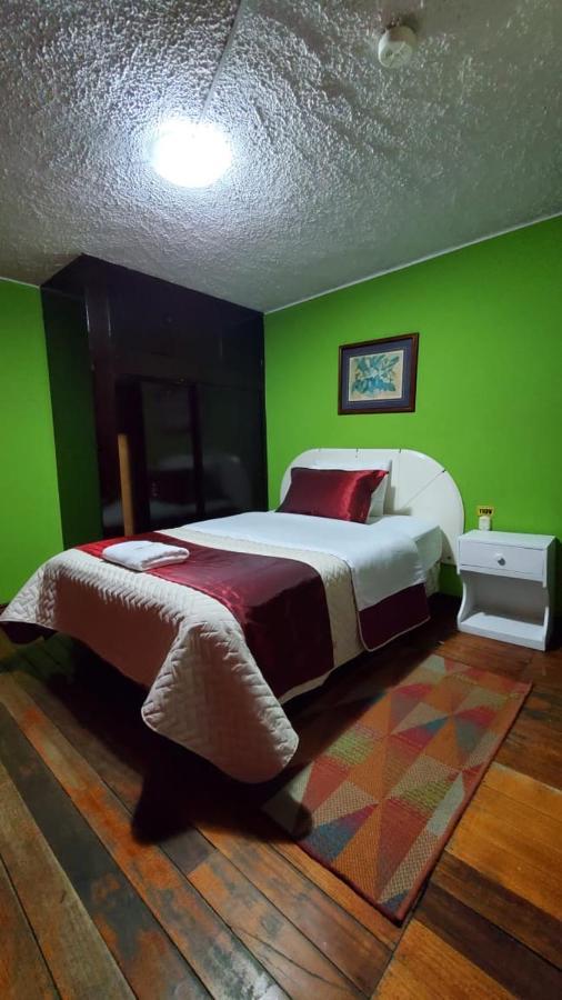 Hostal Bolivar Inn Quito Bagian luar foto