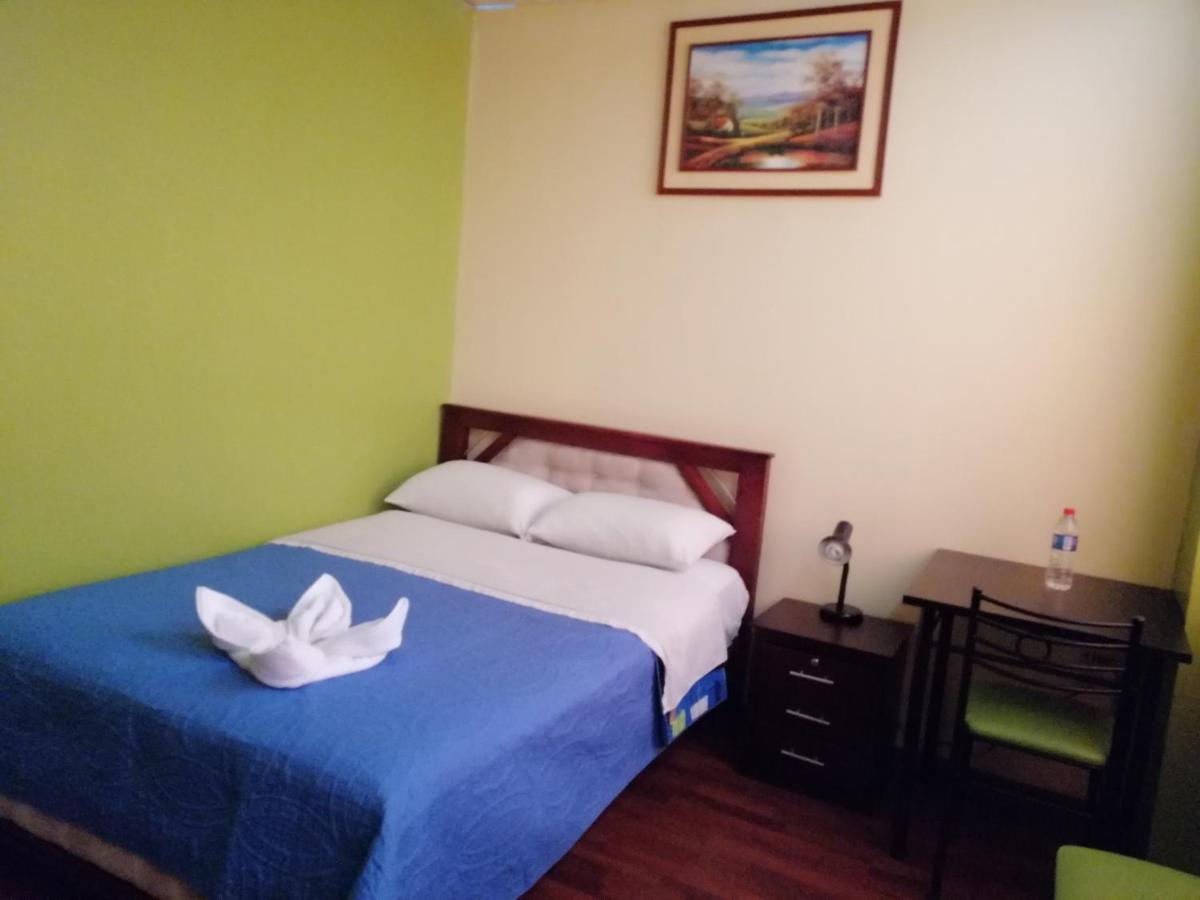 Hostal Bolivar Inn Quito Bagian luar foto